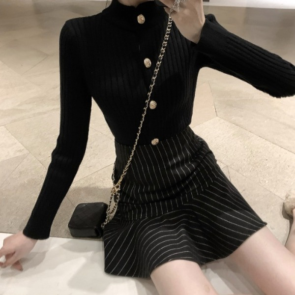 Rövid csíkos szoknya magas derékkal és fürtökkel