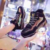 Fényes hatású, fűzős modern női tornacipő két színben