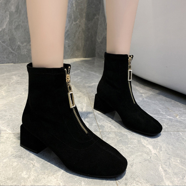 Modern női csizma öko velúrból, fekete színű cipzárral