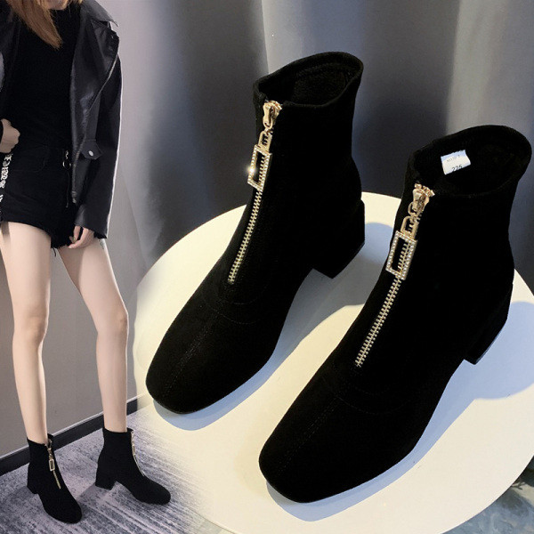 Modern női csizma öko velúrból, fekete színű cipzárral