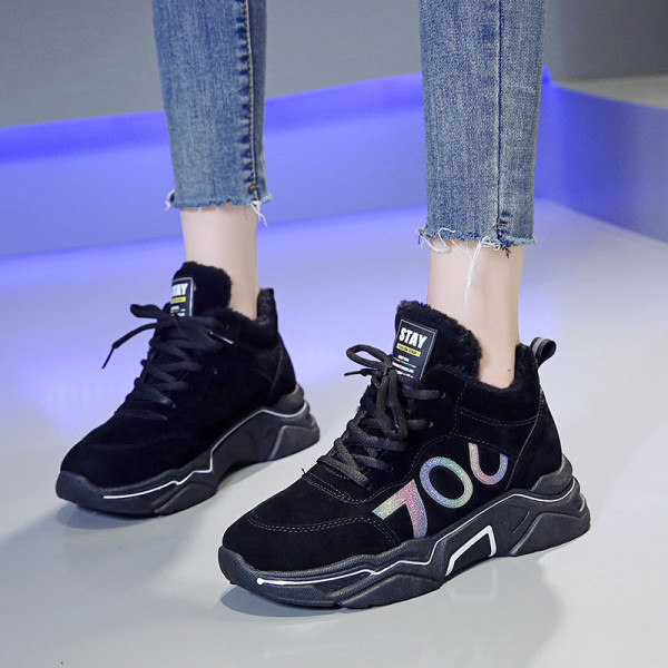 Csipkés, fényes hatású, lezser női tornacipő két színben