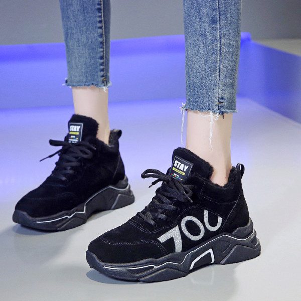 Csipkés, fényes hatású, lezser női tornacipő két színben