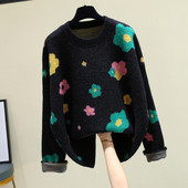 Modern női pulóver kerek nyakkivágással, színes hímzéssel