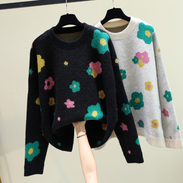 Modern női pulóver kerek nyakkivágással, színes hímzéssel