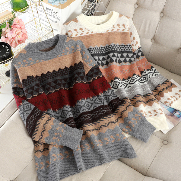 Színes női pulóver kerek nyakkivágással, három színben