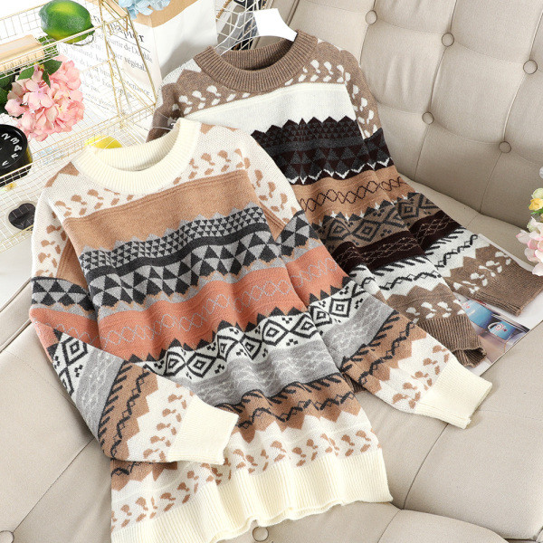 Színes női pulóver kerek nyakkivágással, három színben