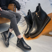 Alkalmi női csizma sima modell cipzárral fekete színben