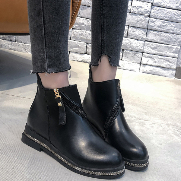 Alkalmi női csizma sima modell cipzárral fekete színben