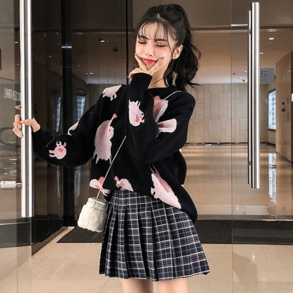 Modern női pulóver fekete színben őszre és télre