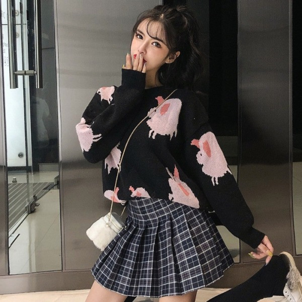 Modern női pulóver fekete színben őszre és télre