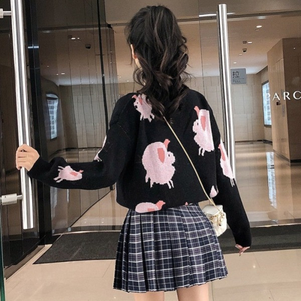 Modern női pulóver fekete színben őszre és télre