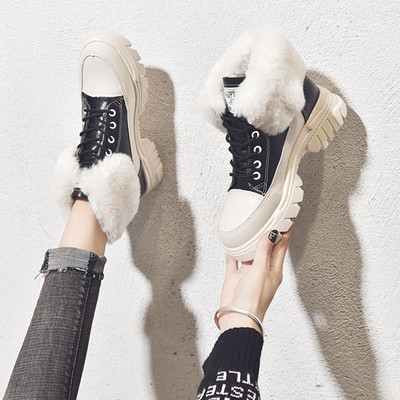 Modern női csizma fűzővel és puha béléssel fekete és bézs színben