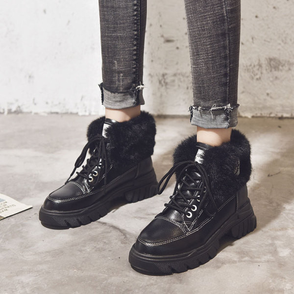 Modern női csizma fűzővel és puha béléssel fekete és bézs színben