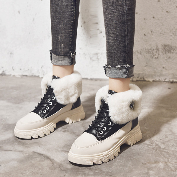 Modern női csizma fűzővel és puha béléssel fekete és bézs színben