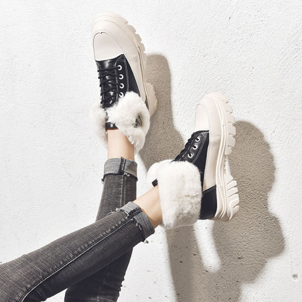 Modern női csizma fűzővel és puha béléssel fekete és bézs színben