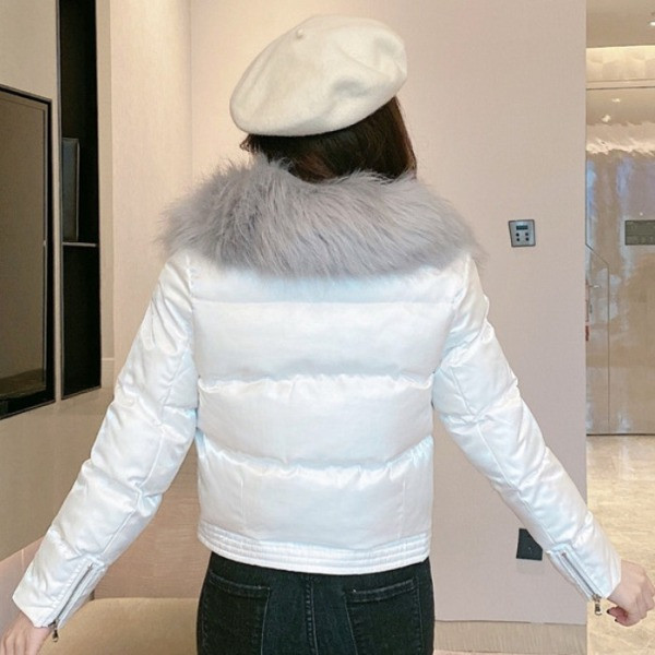 Rövid tavaszi-őszi női kabát fehér színben, pehelyszínnel