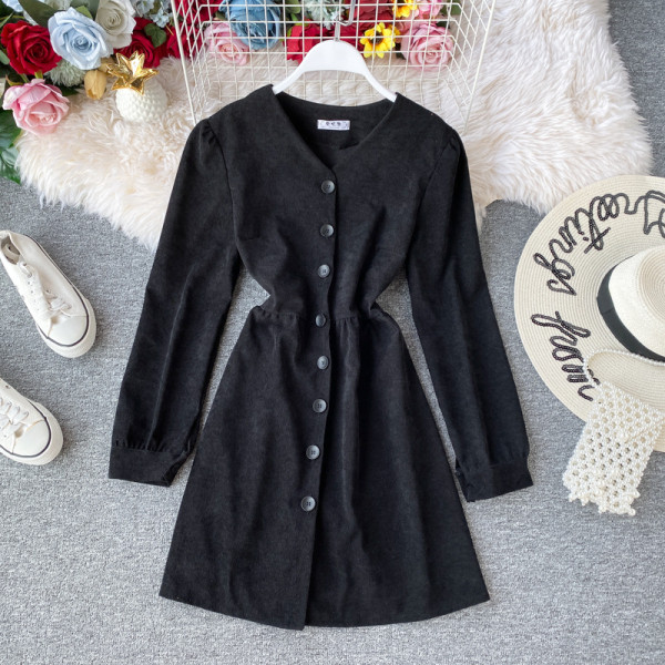 Modern női ruha spitz nyakkivágással és gombokkal fekete, bézs és barna színben