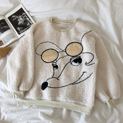 Női pulóver három színben hímzéssel és ovális nyakkivágással