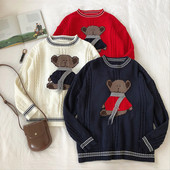 Γυναικείο πουλόβερ σε τρία χρώματα με λαιμόκοψη O και κεντήματα