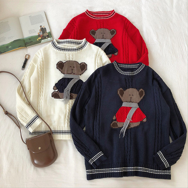 Γυναικείο πουλόβερ σε τρία χρώματα με λαιμόκοψη O και κεντήματα