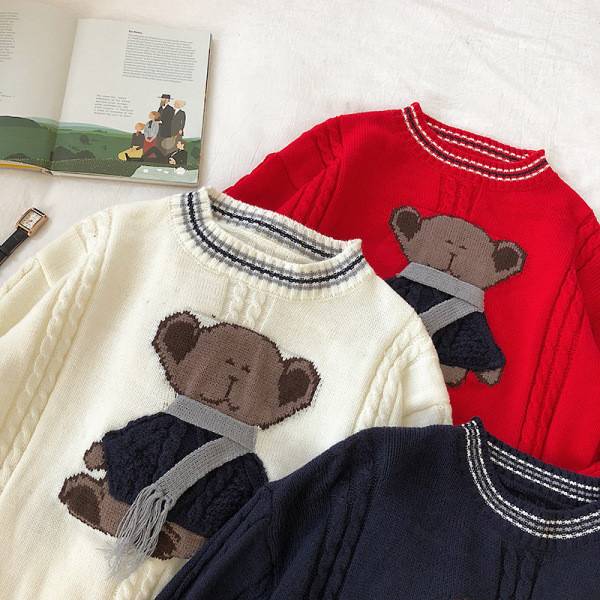 Γυναικείο πουλόβερ σε τρία χρώματα με λαιμόκοψη O και κεντήματα