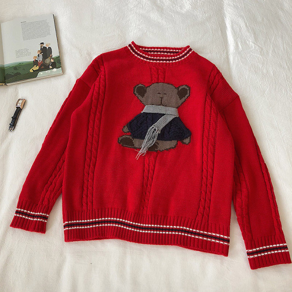 Γυναικείο πουλόβερ σε τρία χρώματα με λαιμόκοψη O και κεντήματα