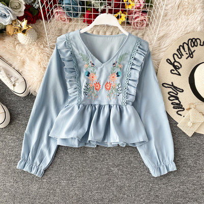 Μοντέρνο γυναικείο πουκάμισο με κεντήματα και λαιμόκοψη σε διάφορα χρώματα