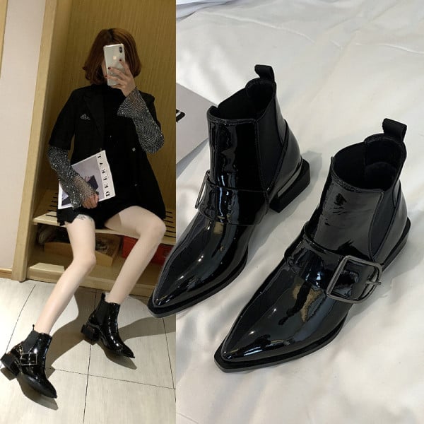 Stílusos női test csattal és vastag sarokkal fekete színben