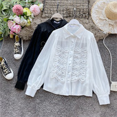 Stílusos női ing gombokkal és klasszikus gallérral fehér és fekete színben