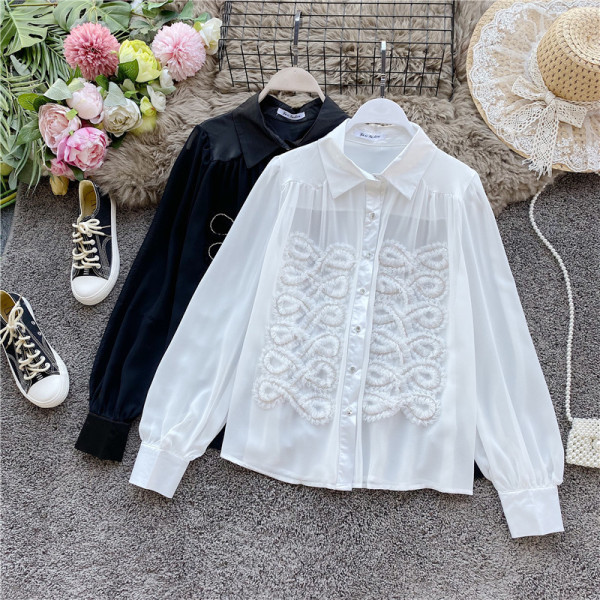 Stílusos női ing gombokkal és klasszikus gallérral fehér és fekete színben