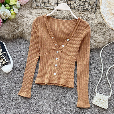 Modern női blúz spitz nyakkivágással és gombokkal, négy színben