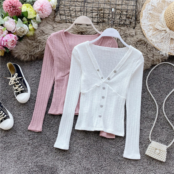 Modern női blúz spitz nyakkivágással és gombokkal, négy színben