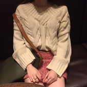 Γυναικείο χειμωνιάτικο πουλόβερ σε μπεζ χρώμα με λαιμόκοψη