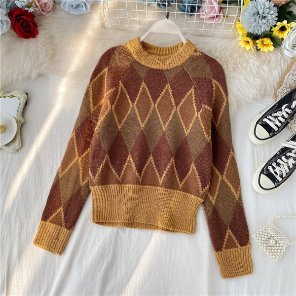 Modern női pulóver színes mintával és ovális nyakkivágással