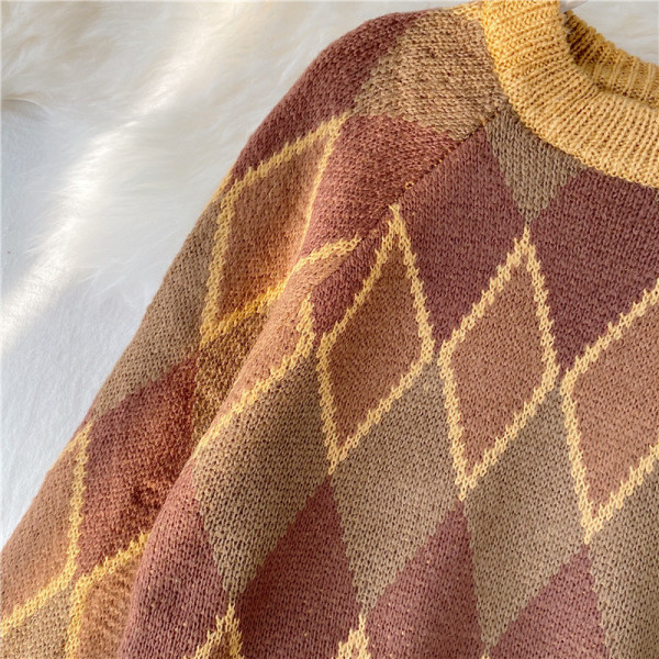 Modern női pulóver színes mintával és ovális nyakkivágással