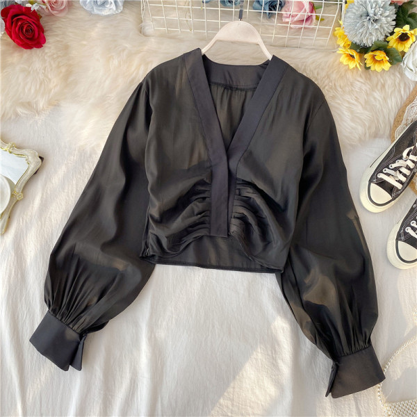 Modern női rövid ing spitz nyakkivágással és hosszú ujjú fekete, fehér és barna színekben