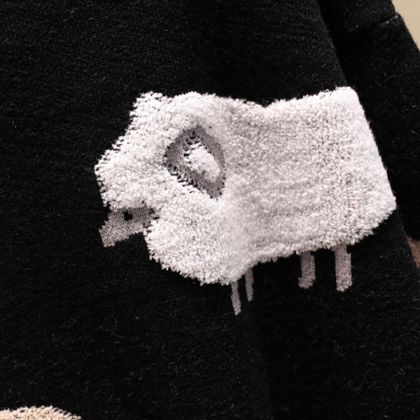 Női téli pulóver kerek nyakkivágással és hímzéssel