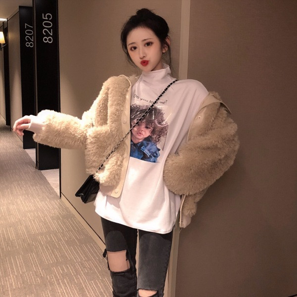 Női széles blúz pólógallérral és rátéttel, fehér és fekete színben