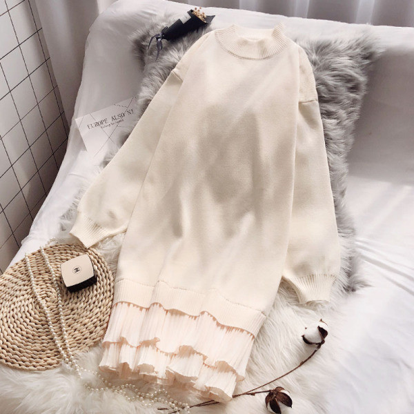 Női ruha széles modell csipkével és hosszú ujjal