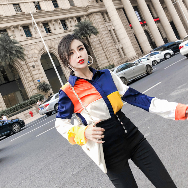 Női alkalmi ing klasszikus modell színes mintával