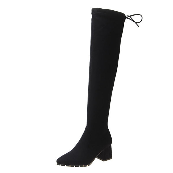 Modern női csizma eco velúrból, vastag sarkú és fűzős fekete színben