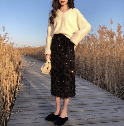 Μακρή μοντέρνα φούστα με κρόσσια και πούλιες