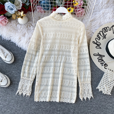 Modern női csipkeblúz pólógallérral, három színben