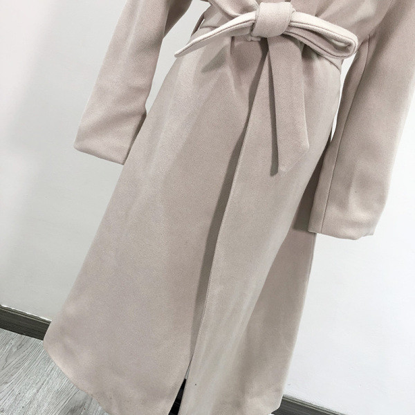 Дълго елегантно палто с колан в бежов цвят