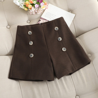 Modern női rövidnadrág gombokkal, három színben