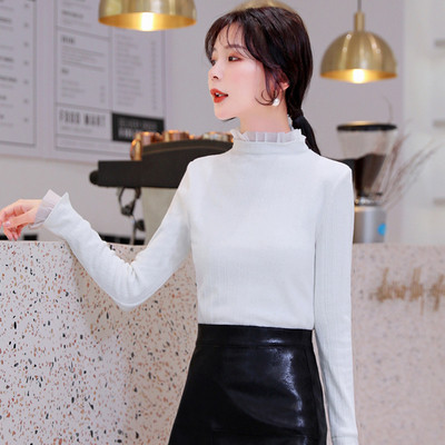 Μοντέρνα γυναικεία μπλούζα σε μαύρο και άσπρο με γυαλιστερό αποτέλεσμα