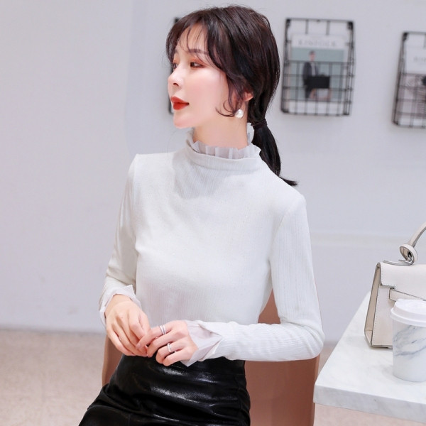 Μοντέρνα γυναικεία μπλούζα σε μαύρο και άσπρο με γυαλιστερό αποτέλεσμα