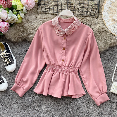 Modern női ing gombokkal és csipkével, különböző színekben