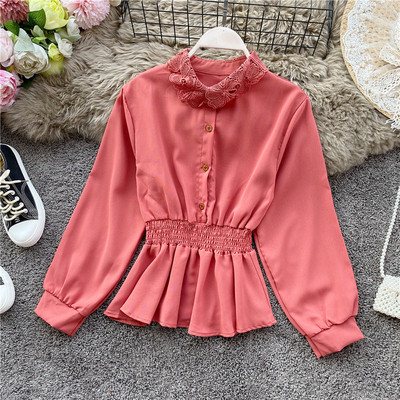 Modern női ing gombokkal és csipkével, különböző színekben