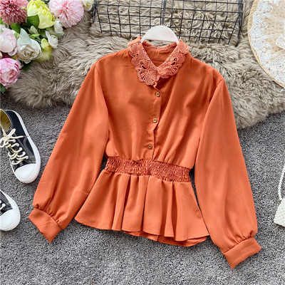 Modern női ing gombokkal és csipkével, különböző színekben